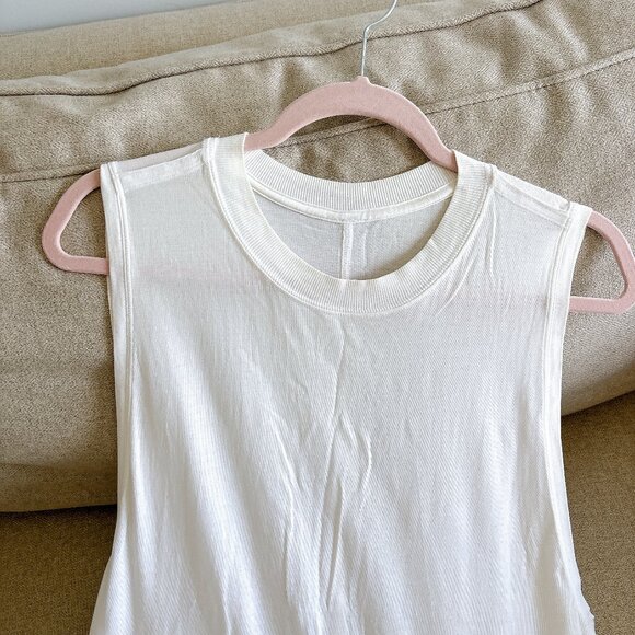 99% NEW LULULEMON TANK TOP SIZE 6 - Picture 3 of 5